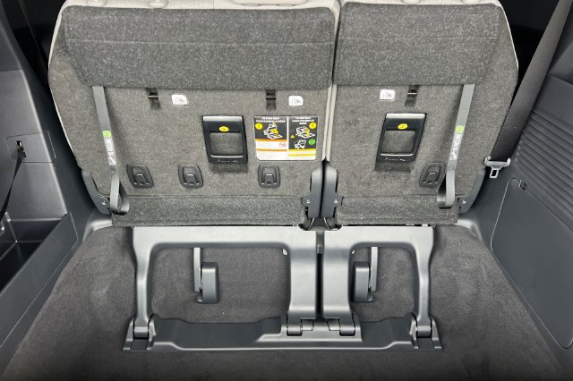 New 2026 Toyota Sienna LE FWD image 18