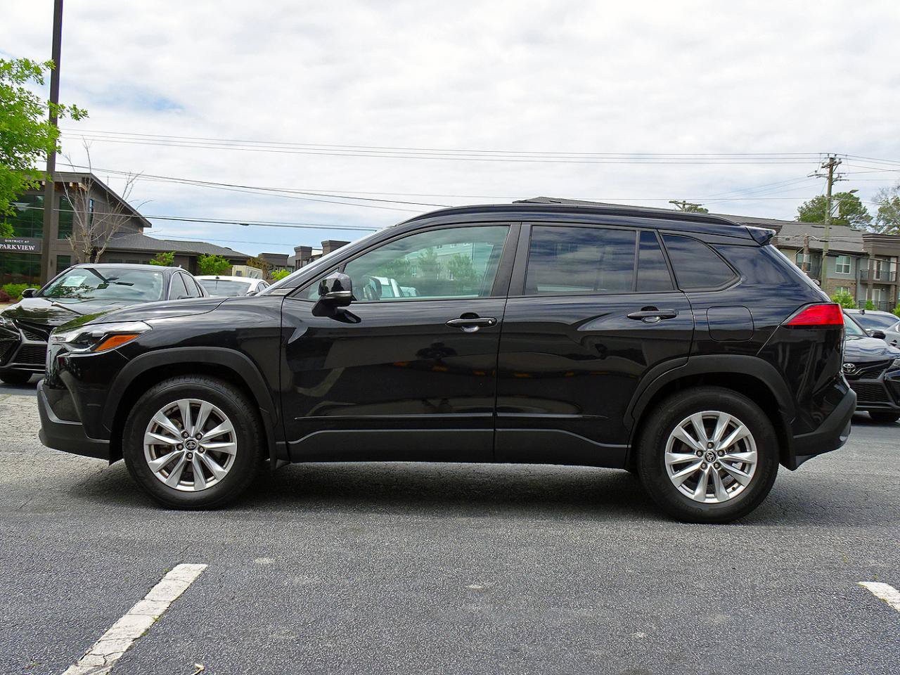 Used 2022 Toyota Corolla Cross LE w/ Moonroof Package AWD/4WD image 4
