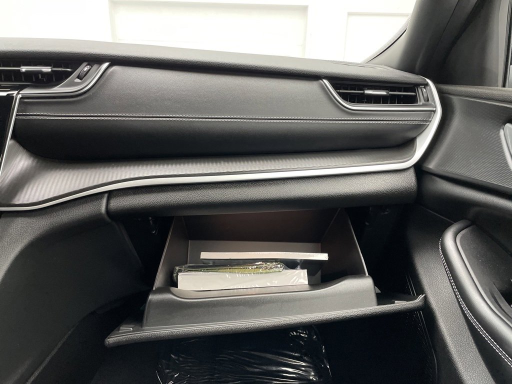 Used 2023 Jeep Grand Cherokee Altitude image 42