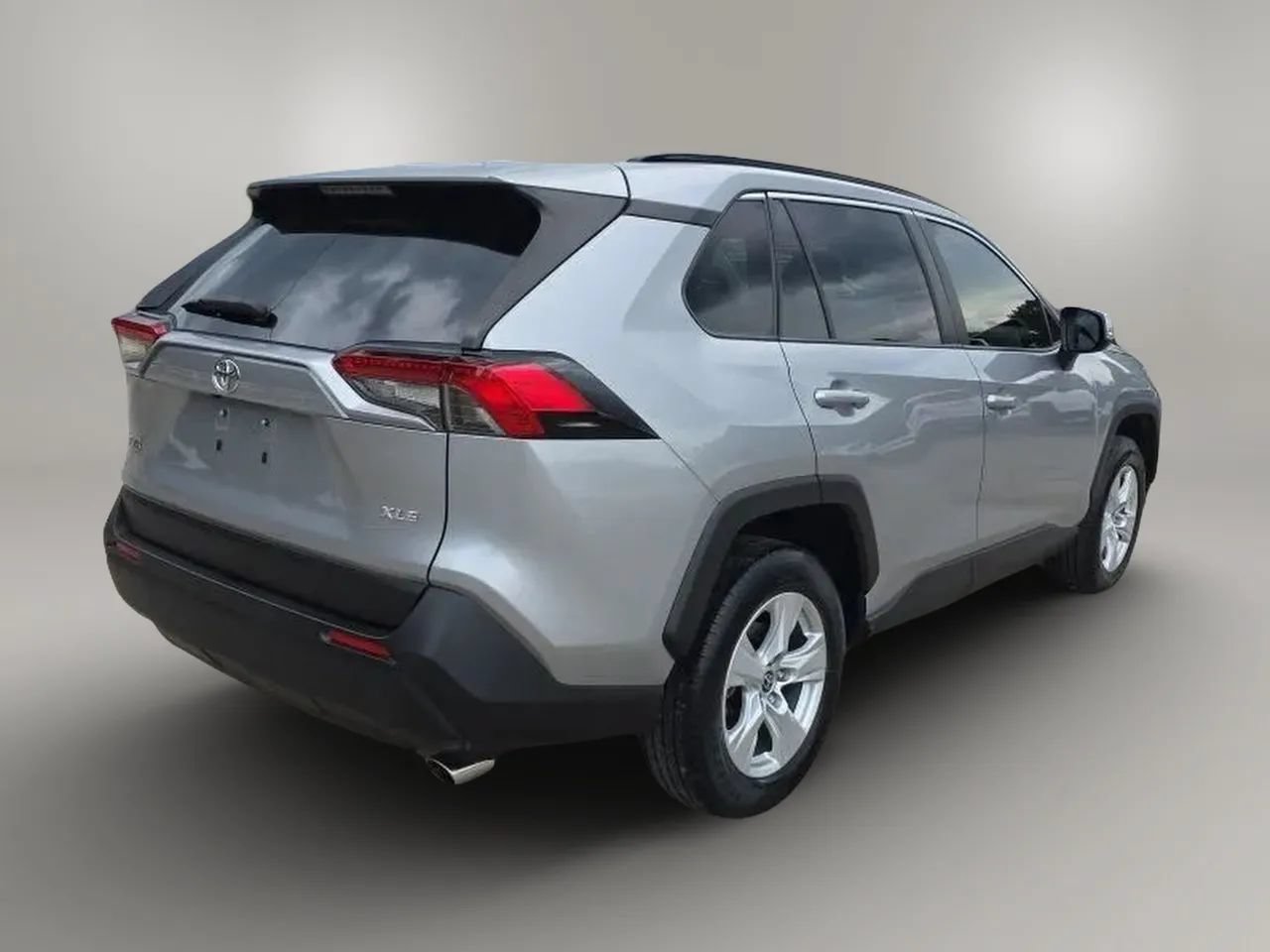 Used 2019 Toyota RAV4 XLE FWD image 7