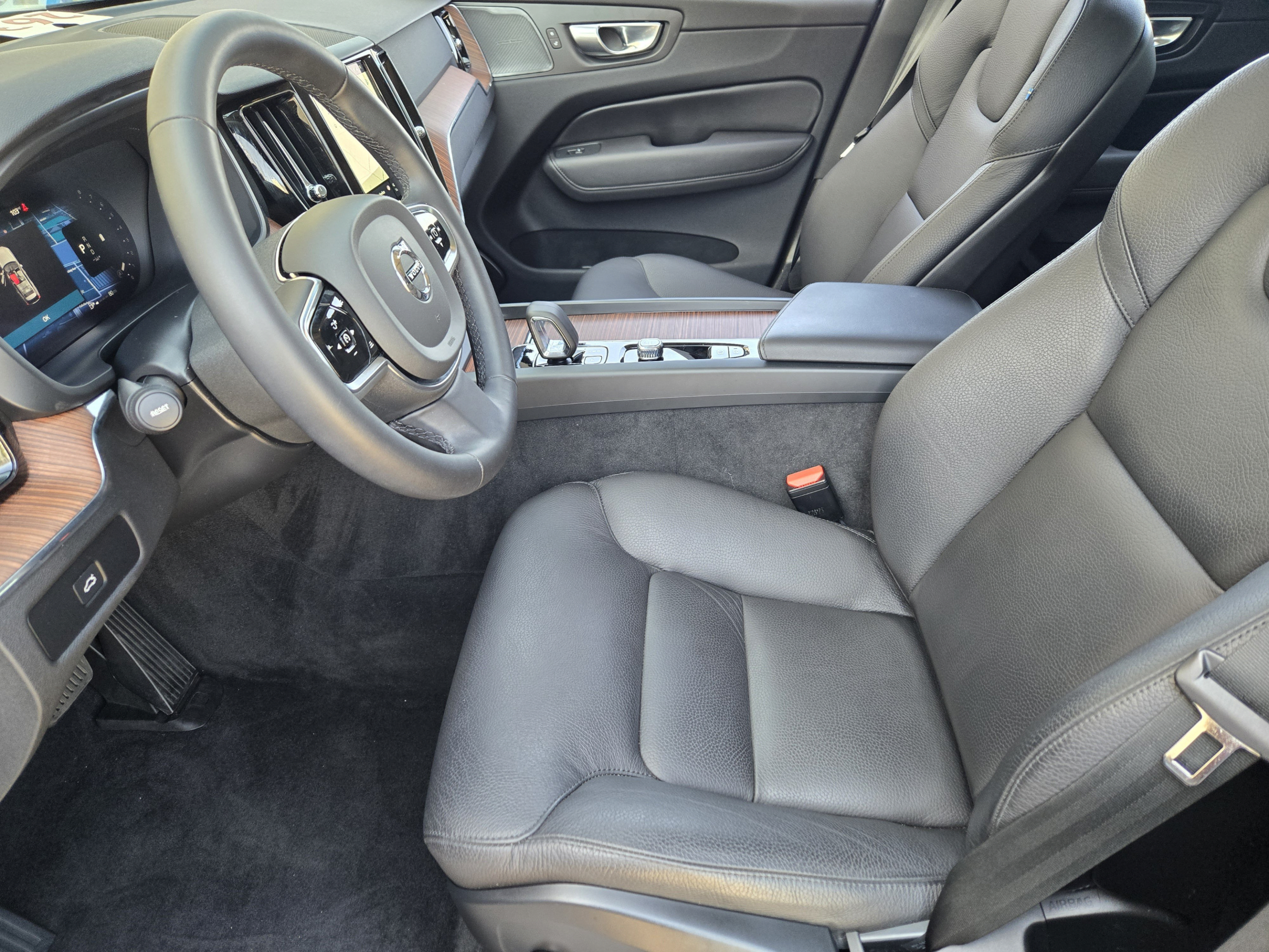 Used 2024 Volvo XC60 B5 Plus w/ Climate Package AWD/4WD image 11