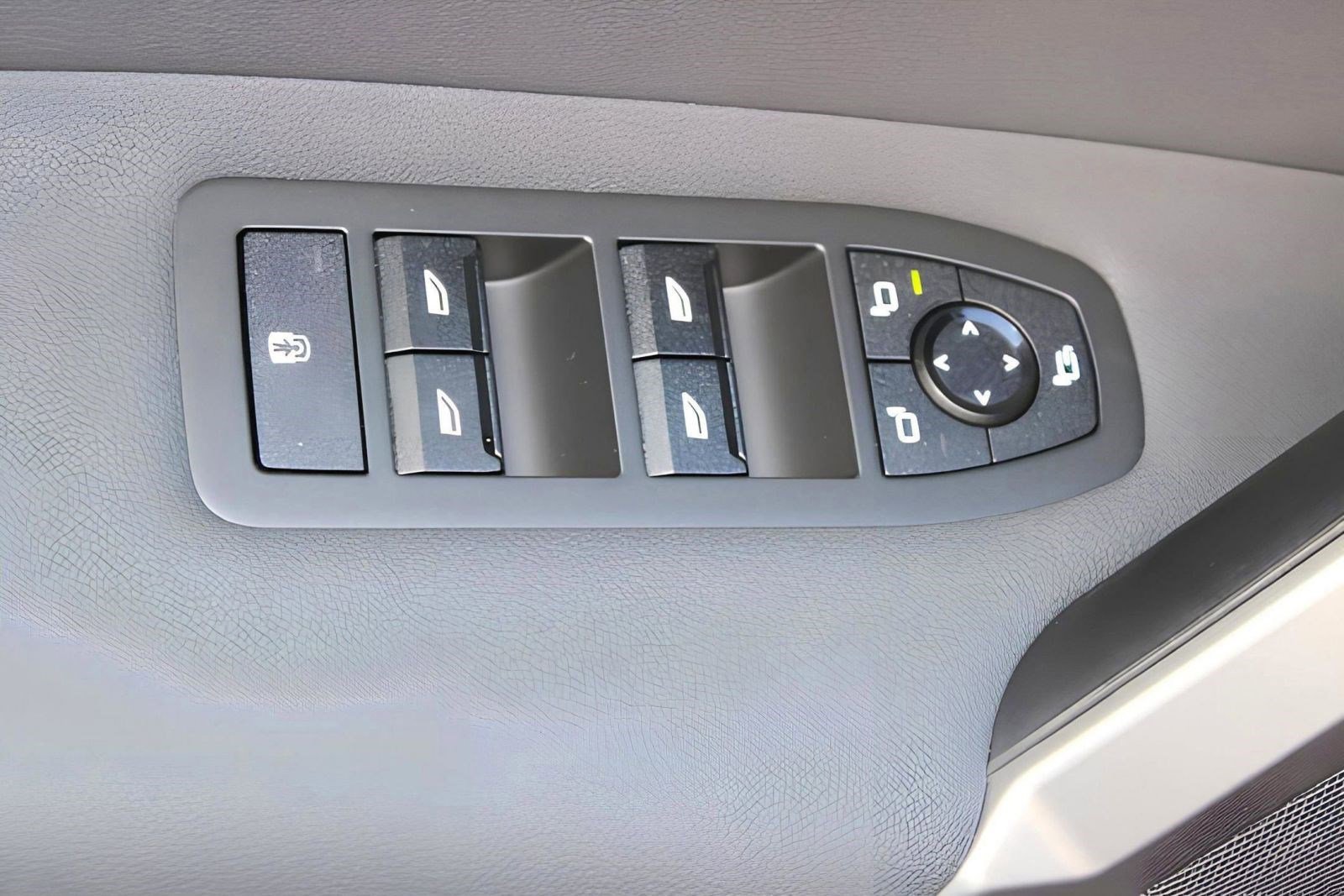 Used 2025 BMW iX M60 image 10