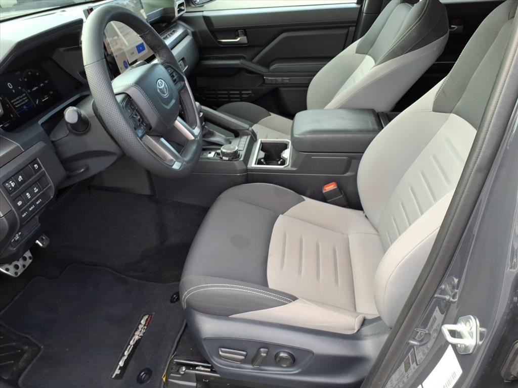 Used 2024 Toyota Tacoma TRD Sport w/ TRD Sport Upgrade Package AWD/4WD image 5