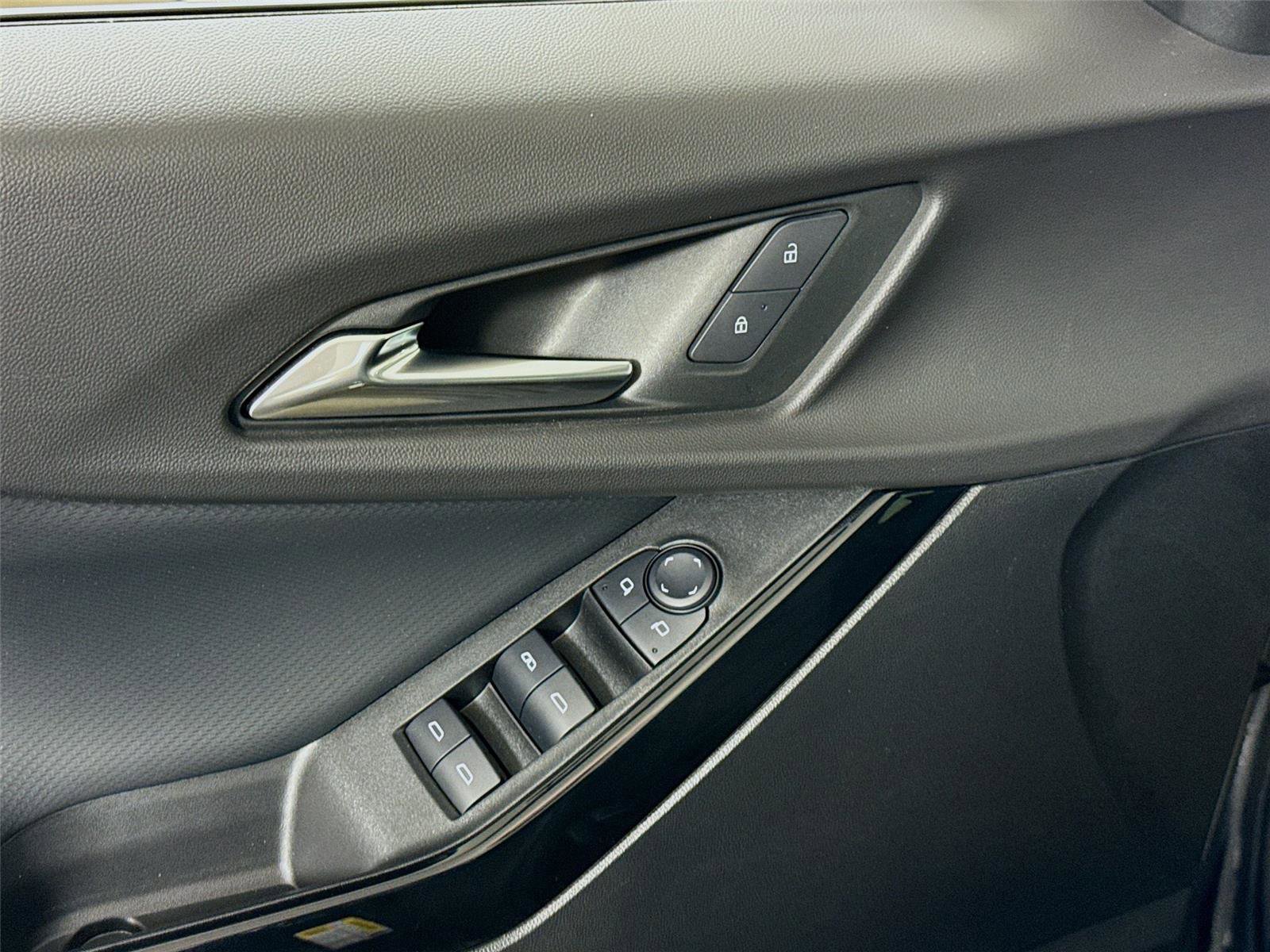 Used 2025 Chevrolet Equinox LT image 12