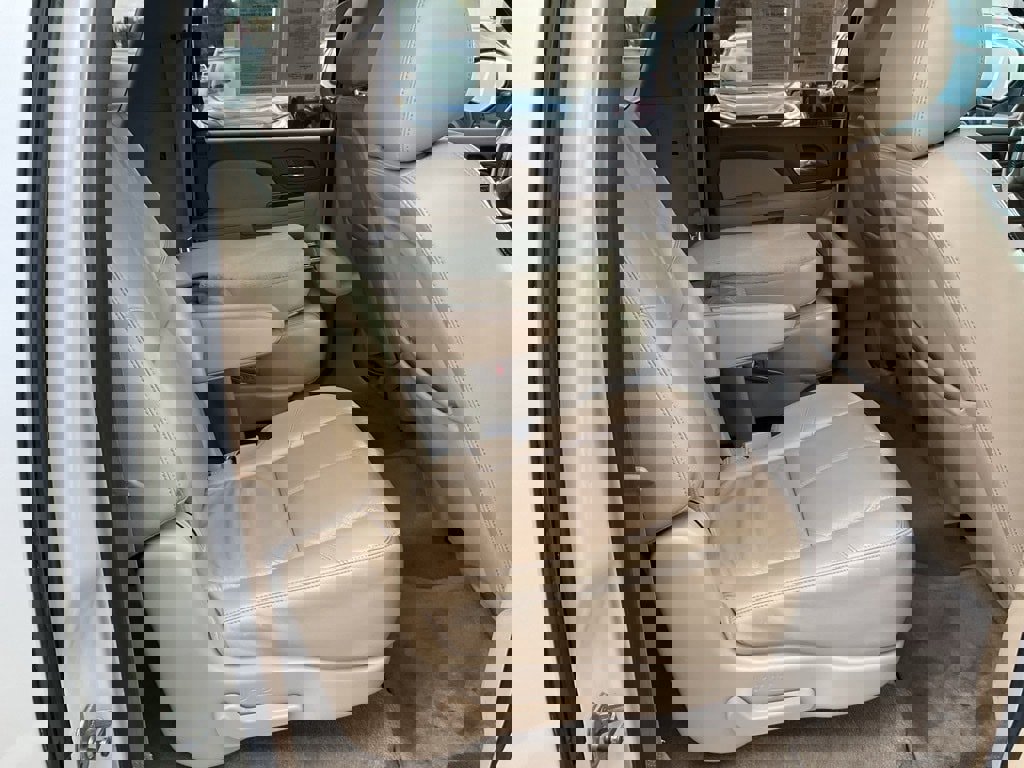 Used 2010 GMC Yukon XL SLT w/ SLT-2 Equipment Package image 21