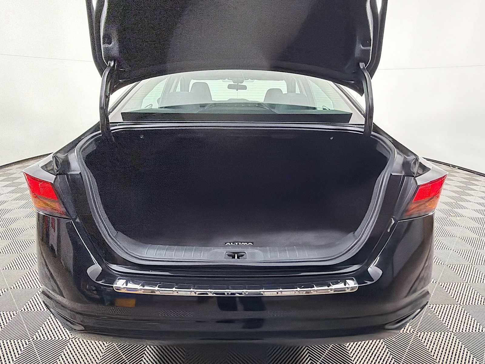 Used 2022 Nissan Altima 2.5 SV image 21