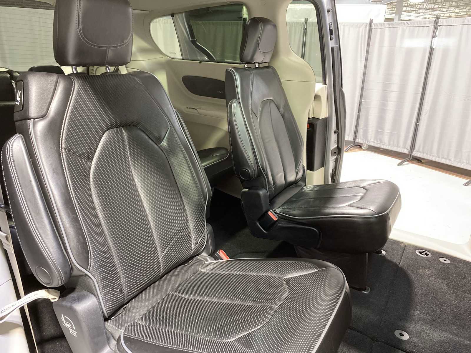 Used 2019 Chrysler Pacifica Limited image 13