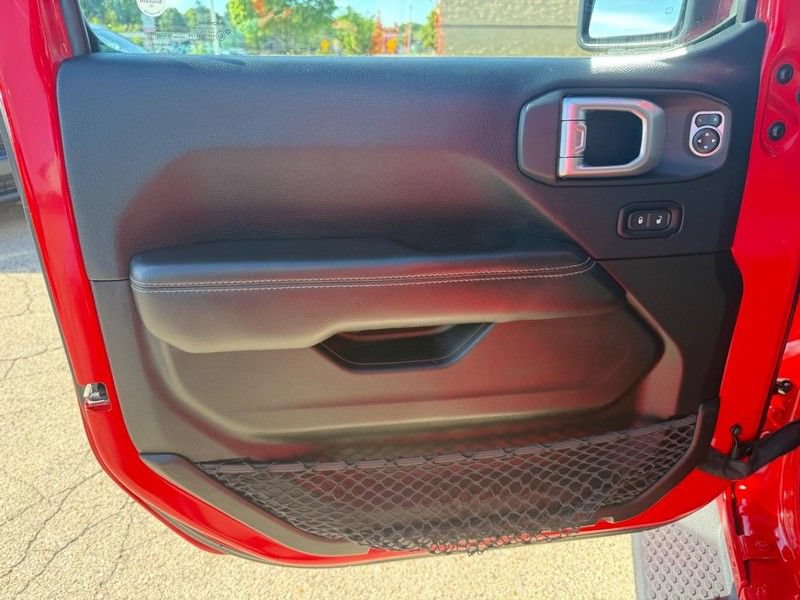 Used 2019 Jeep Wrangler Unlimited Sahara AWD/4WD image 19