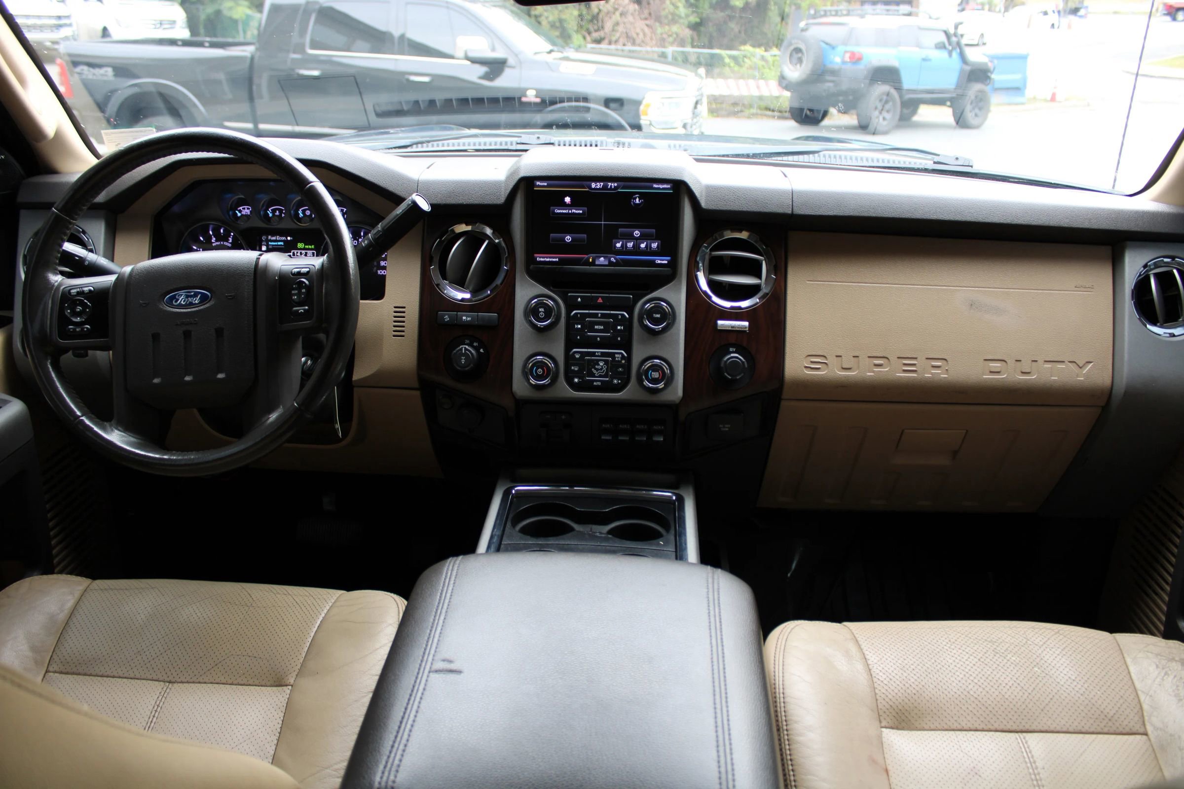 Used 2013 Ford F250 Lariat w/ Lariat Interior Pkg image 11