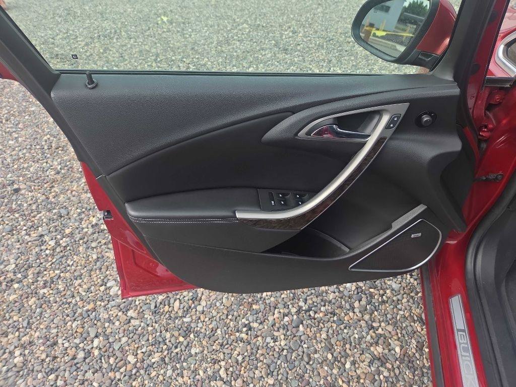 Used 2012 Buick Verano Leather FWD image 9