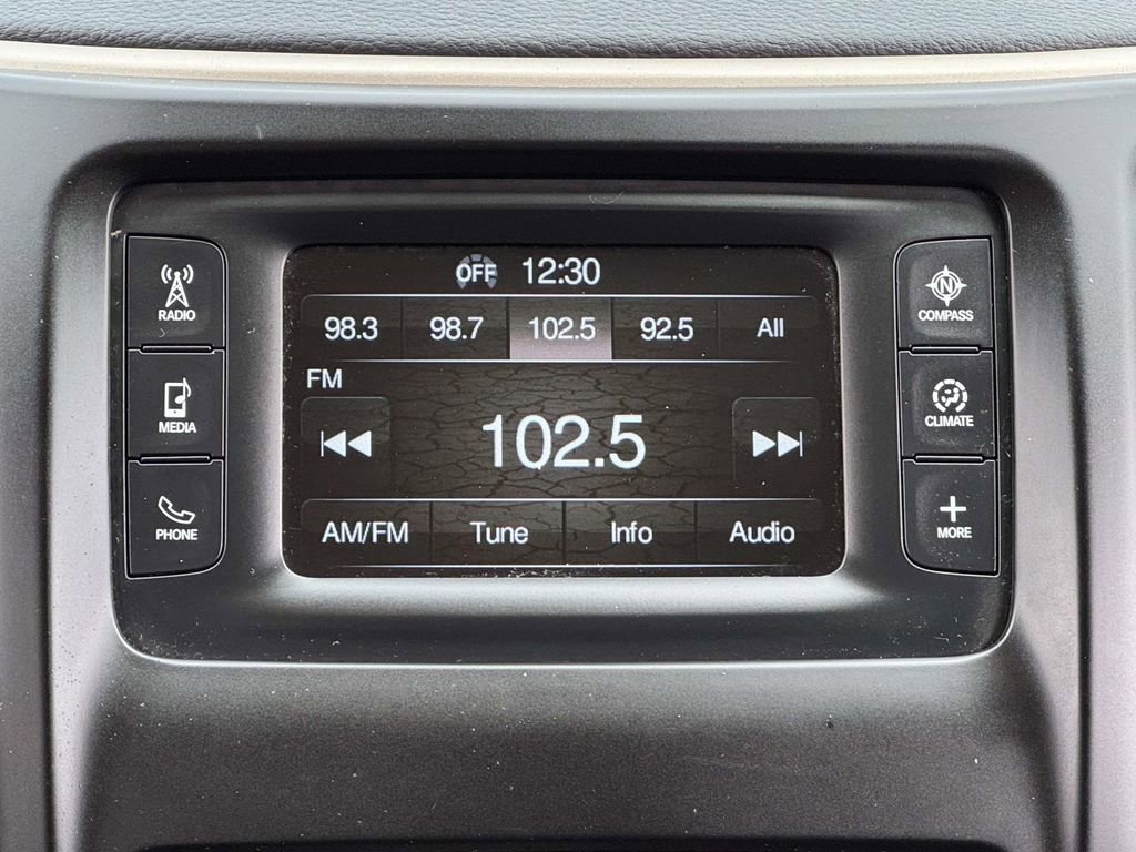 Used 2015 Jeep Cherokee Sport w/ Cold Weather Group AWD/4WD image 4