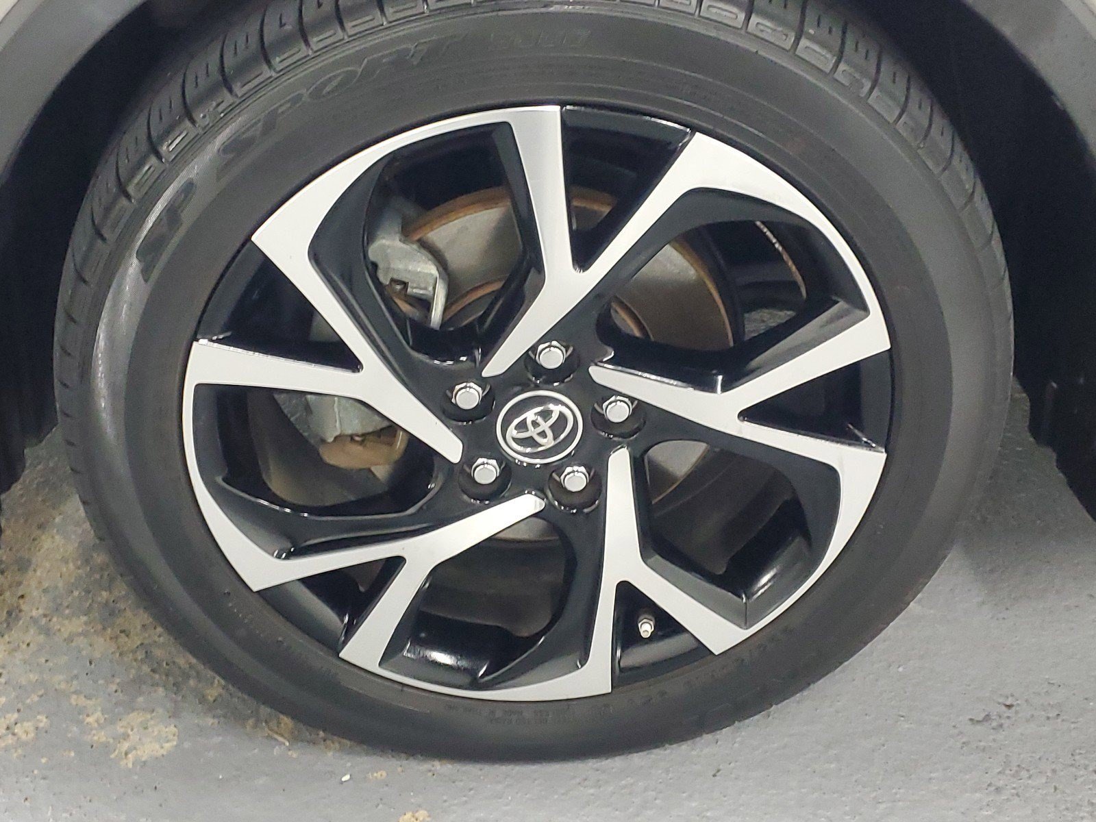 Used 2019 Toyota C-HR Limited FWD image 5