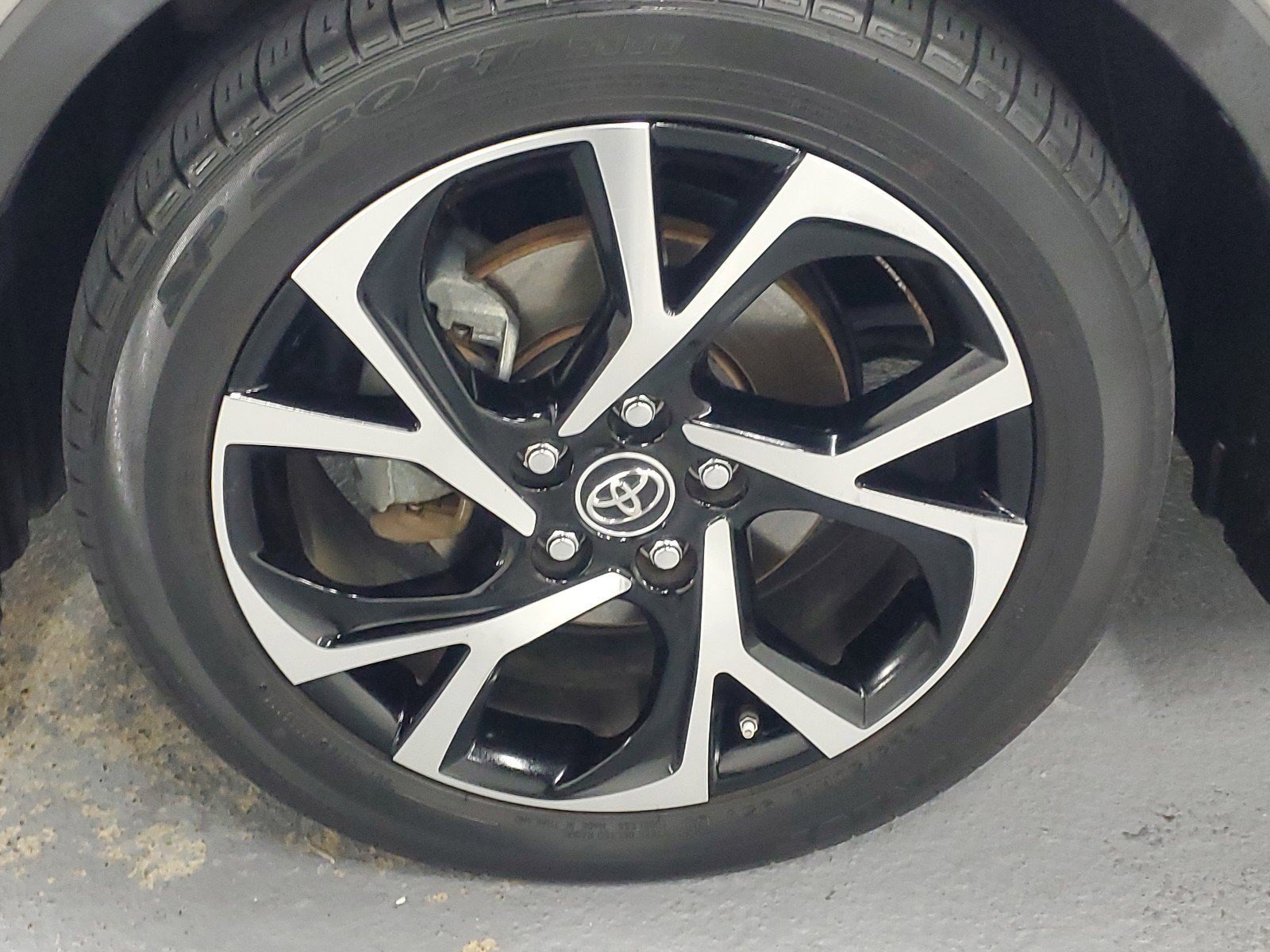 Used 2019 Toyota C-HR Limited image 5