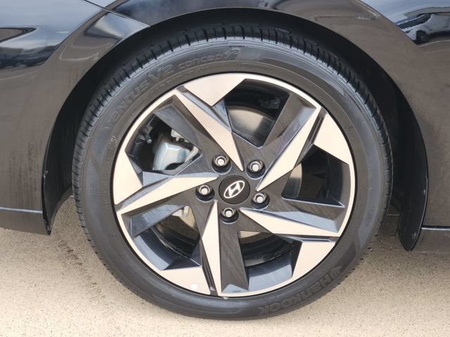 Used 2022 Hyundai Elantra Limited FWD image 18