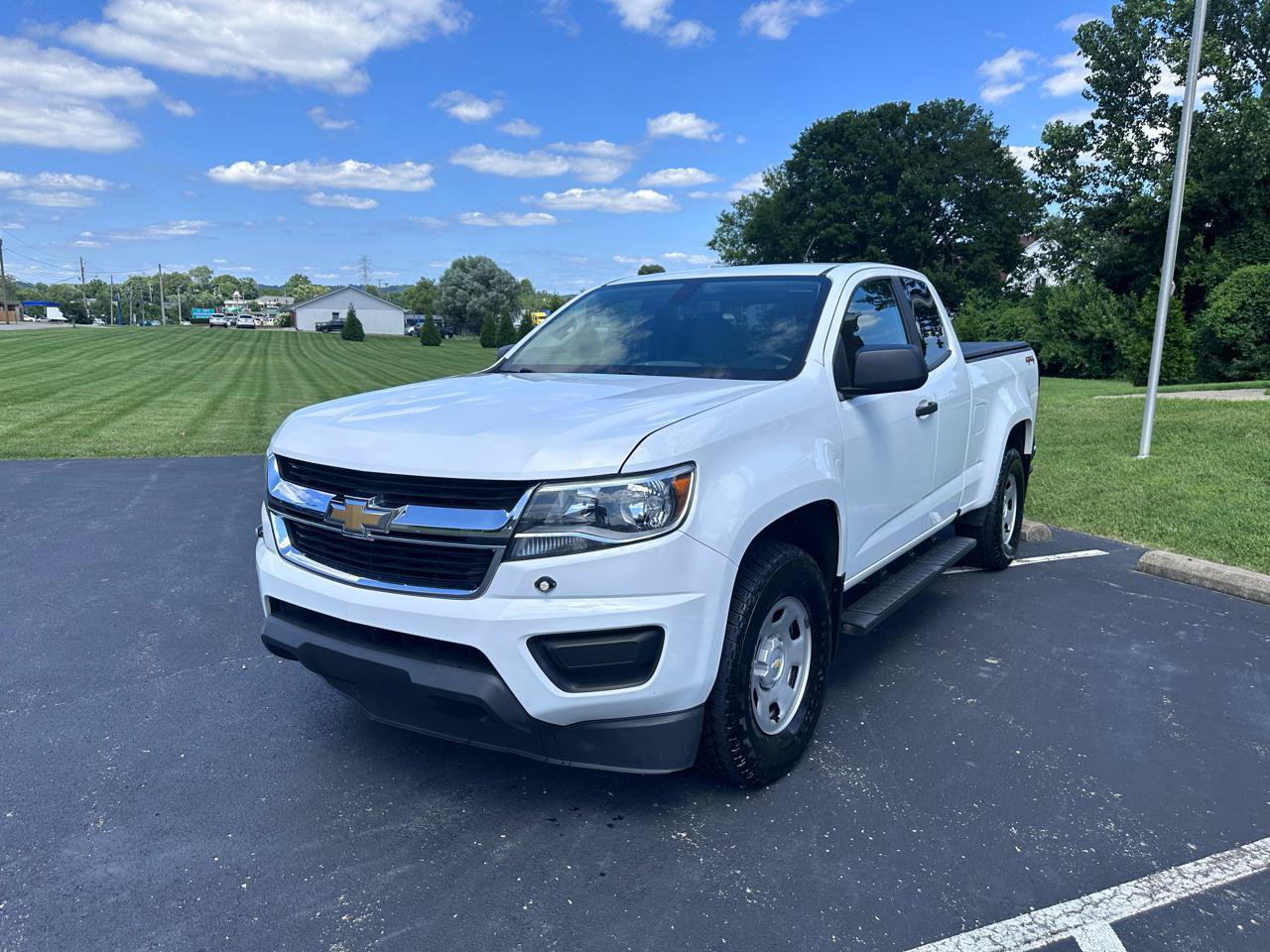 Used 2019 Chevrolet Colorado W/T AWD/4WD image 2