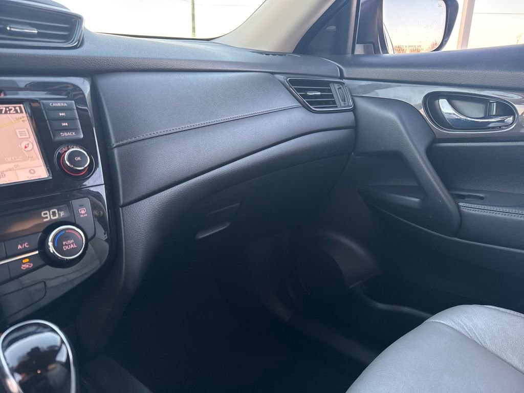 Used 2020 Nissan Rogue SV w/ Premium Package image 26