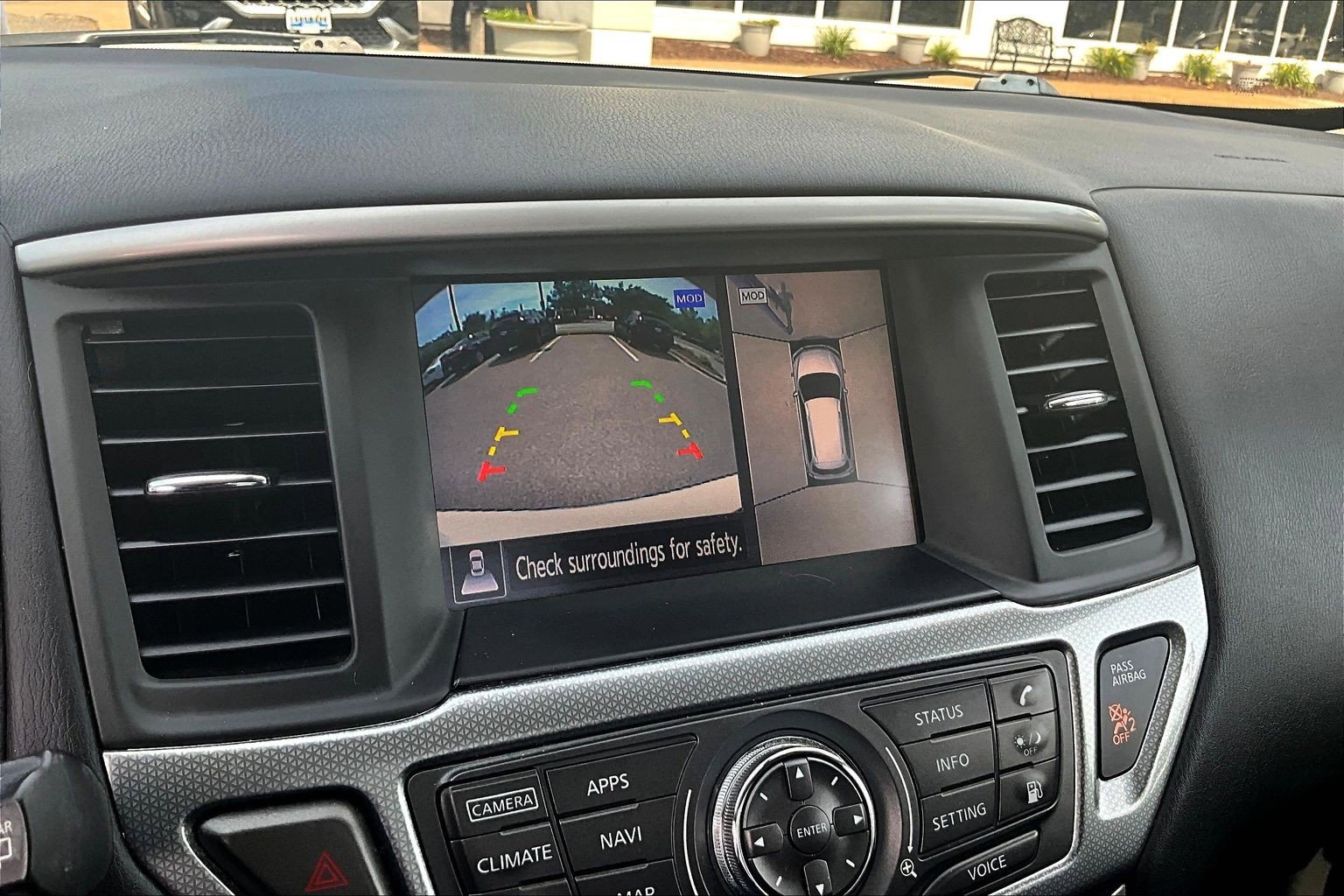 Used 2019 Nissan Pathfinder SL AWD/4WD image 22