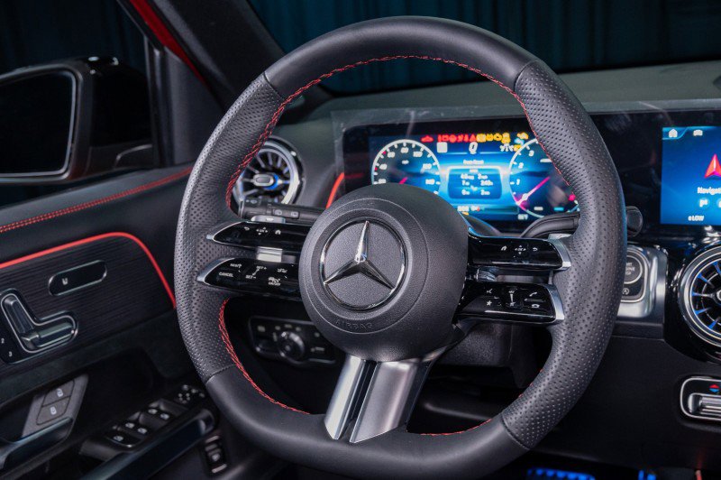 New 2026 Mercedes-Benz GLB 250 4MATIC image 16