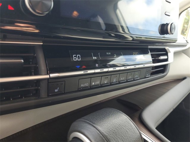 Used 2024 Toyota Sienna XLE image 21