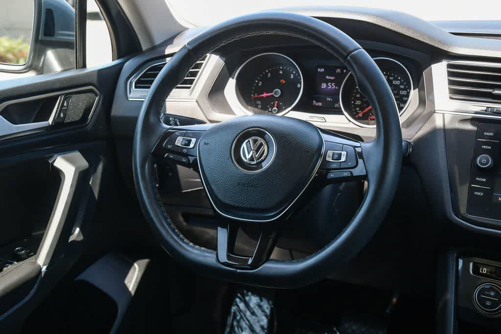 Used 2020 Volkswagen Tiguan SE w/ Panoramic Sunroof Package FWD image 12