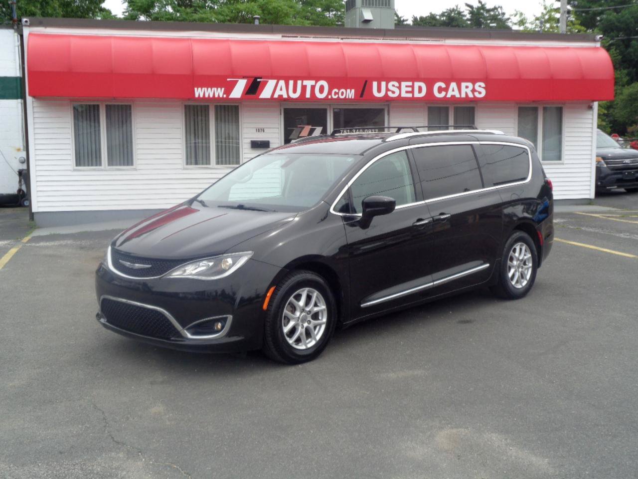 Used 2020 Chrysler Pacifica Touring-L FWD image 10