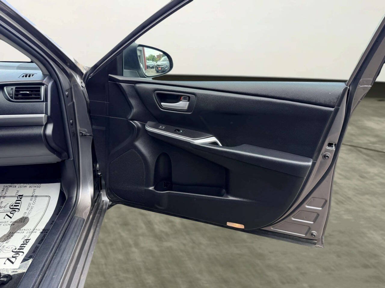 Used 2015 Toyota Camry SE FWD image 28