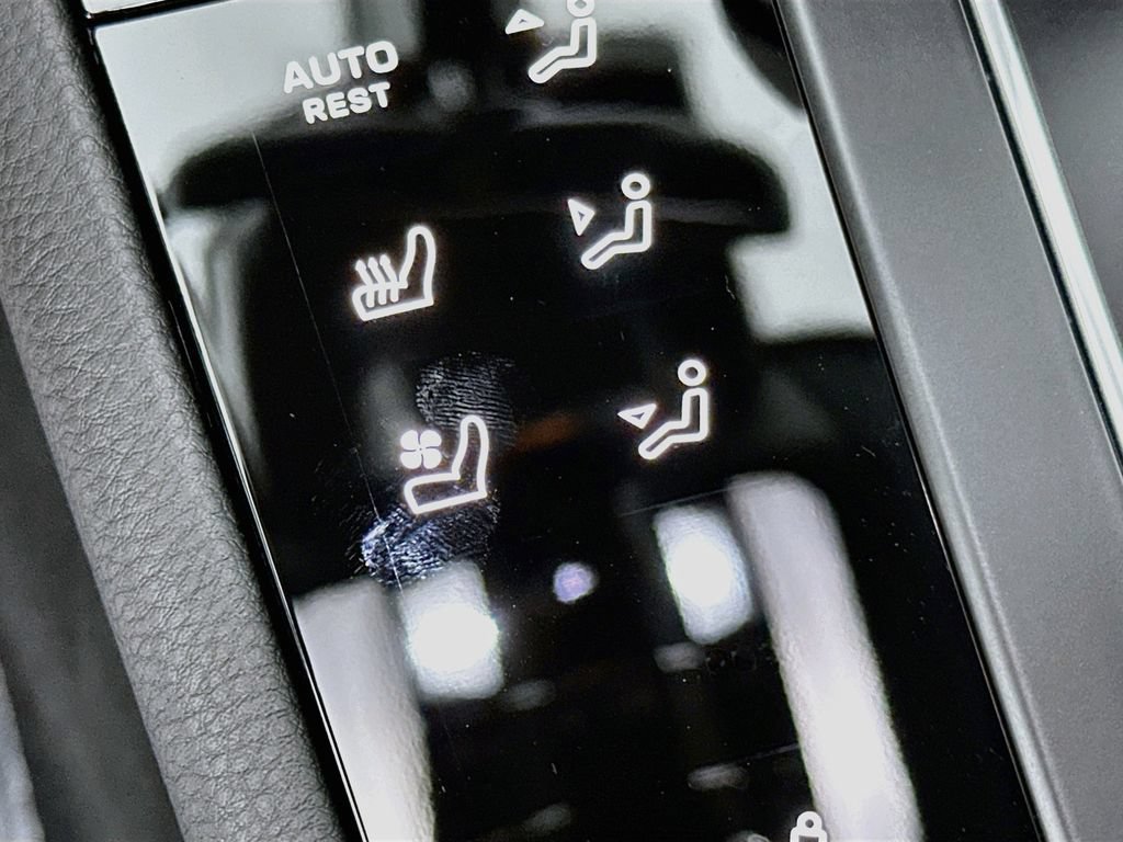 New 2026 Porsche Macan Turbo AWD/4WD image 23