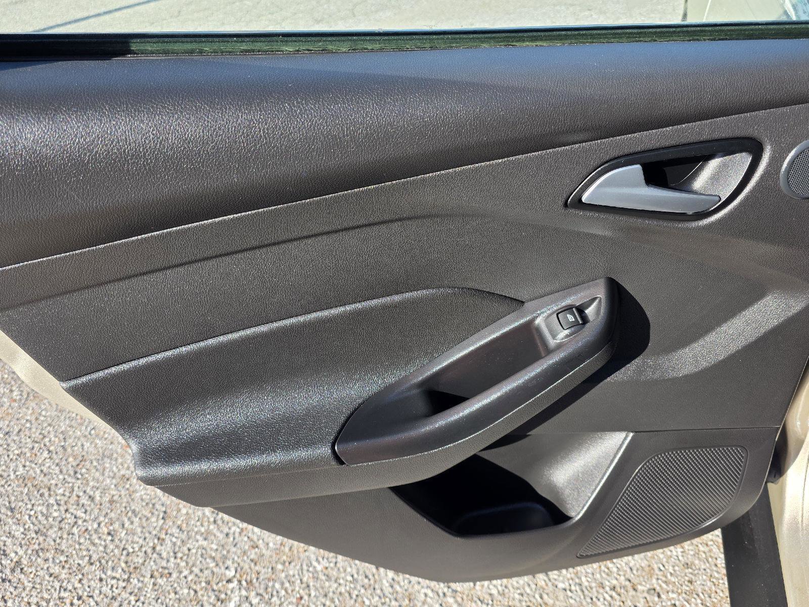 Used 2018 Ford Focus SEL w/ Cold Weather Package image 31