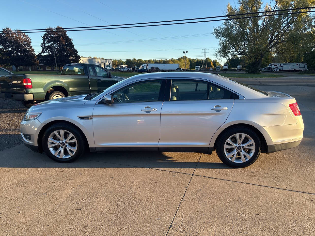 Used 2012 Ford Taurus SEL image 3