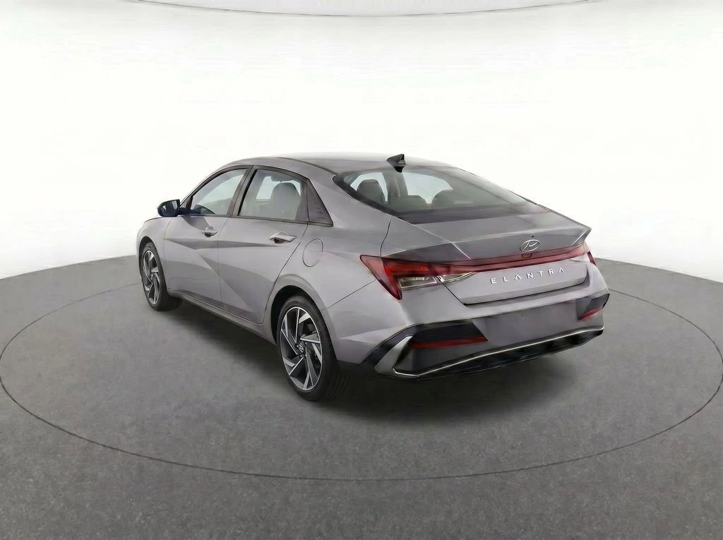 New 2026 Hyundai Elantra SEL Sport FWD image 3