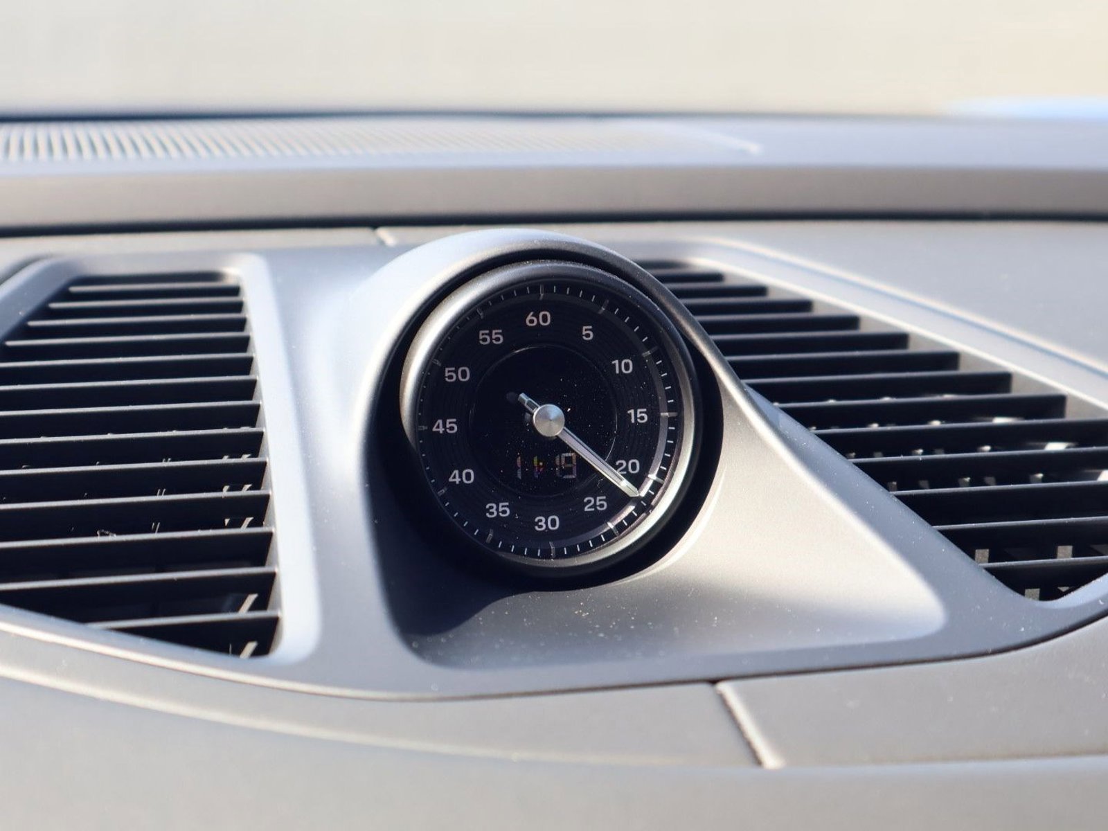 New 2025 Porsche Macan 4S Electric image 28