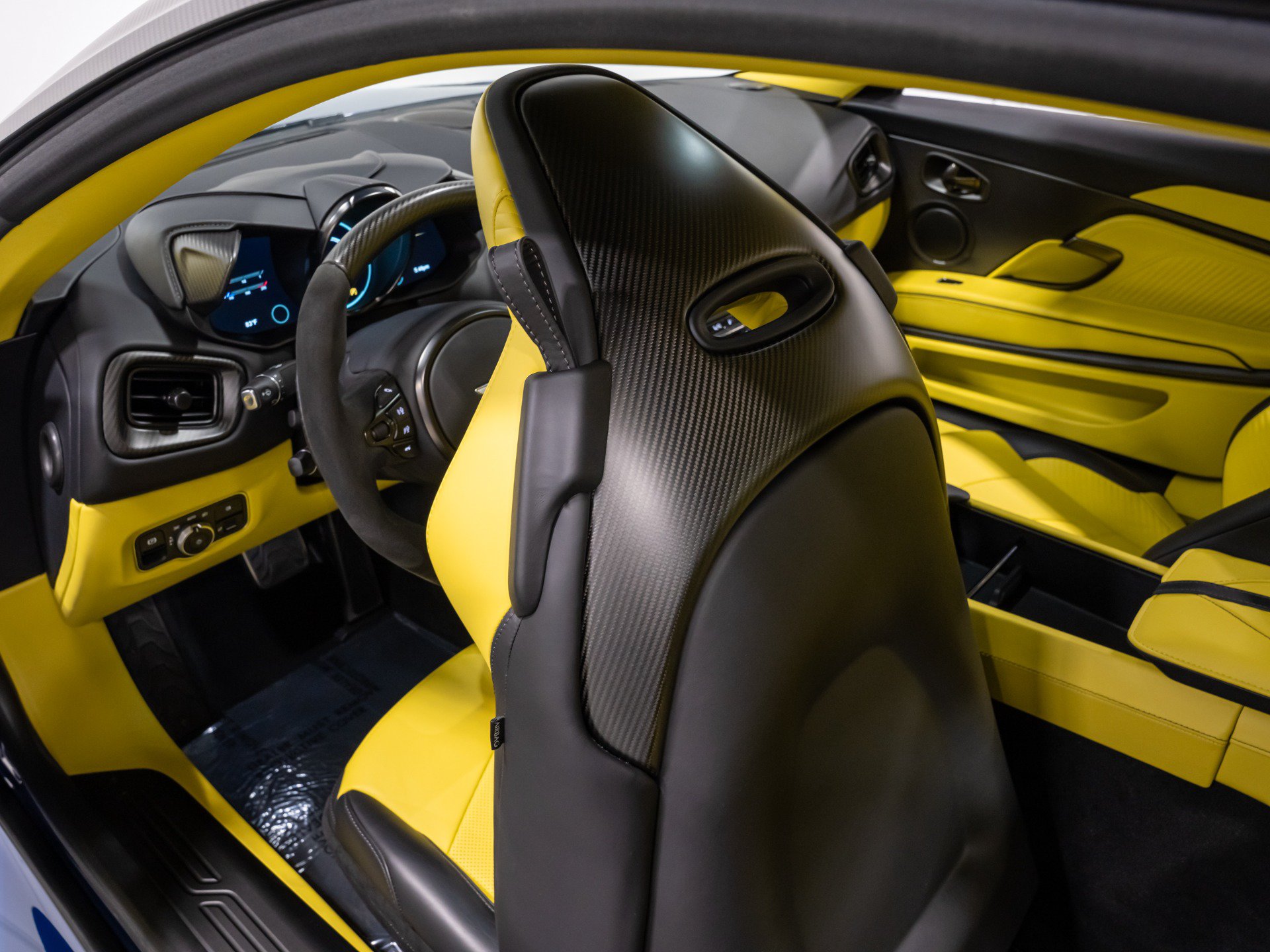 Used 2023 Aston Martin DBS Coupe RWD image 47