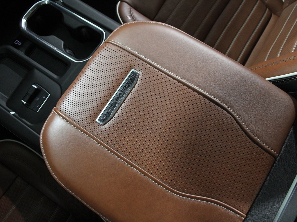 Used 2024 GMC Sierra 2500 Denali Ultimate w/ LPO, GMC Protection Package image 19