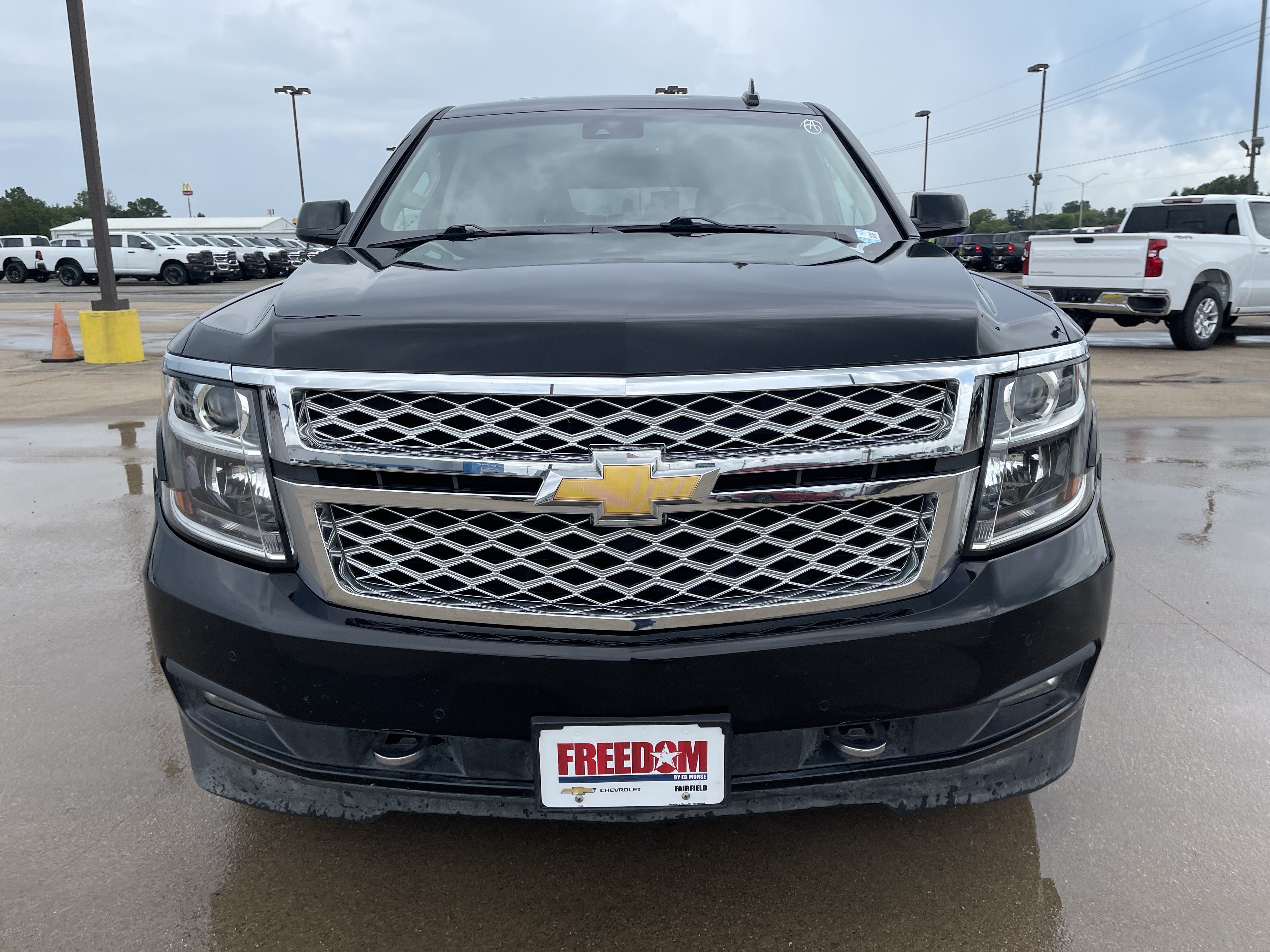 Used 2019 Chevrolet Suburban LT w/ LT Signature Package RWD image 9