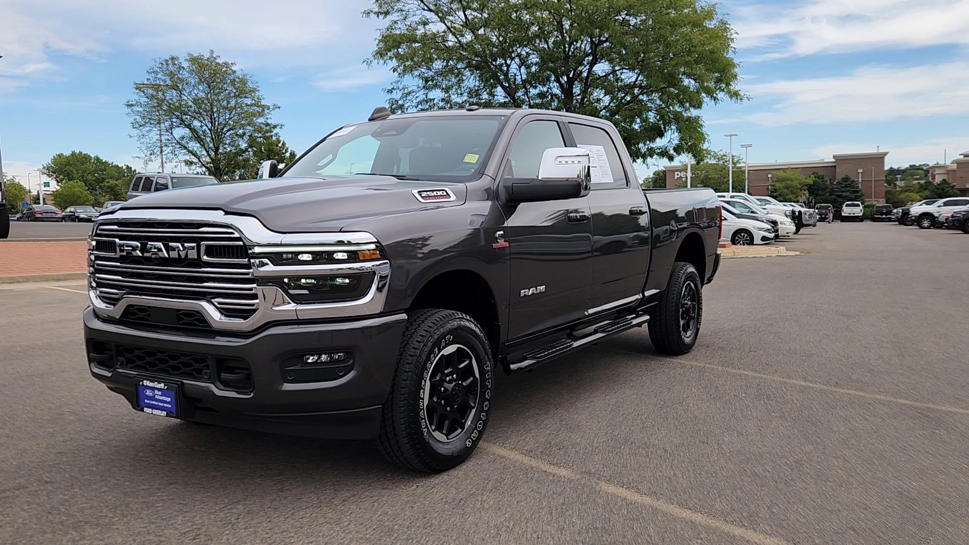 Used 2025 RAM 2500 Laramie AWD/4WD image 3