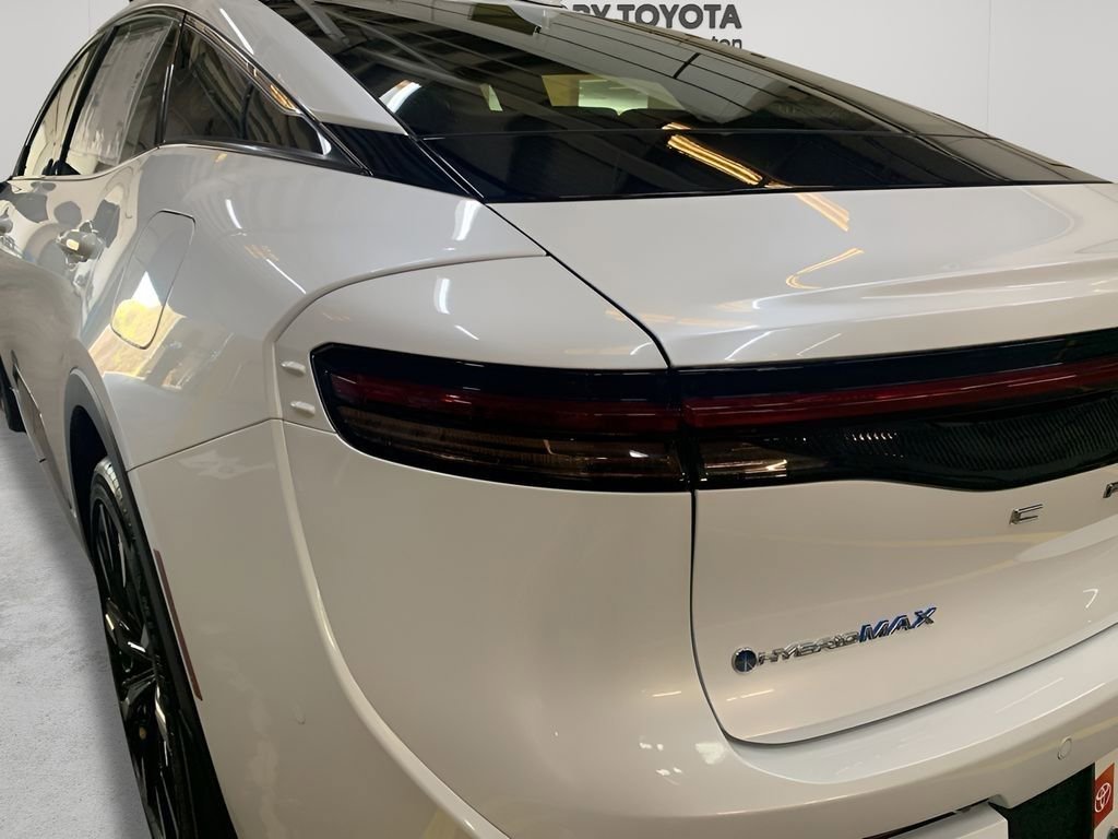 New 2025 Toyota Crown Platinum image 27