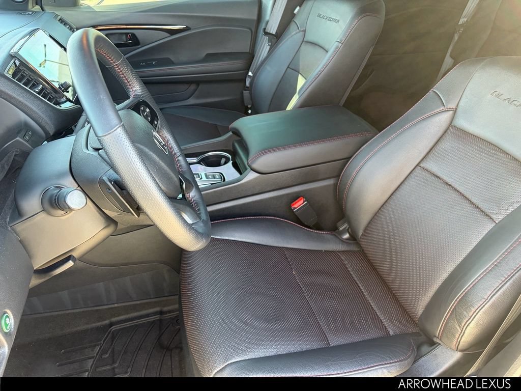Used 2025 Honda Passport Black Edition image 13