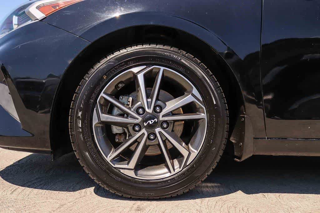 Used 2022 Kia Forte LXS FWD image 11