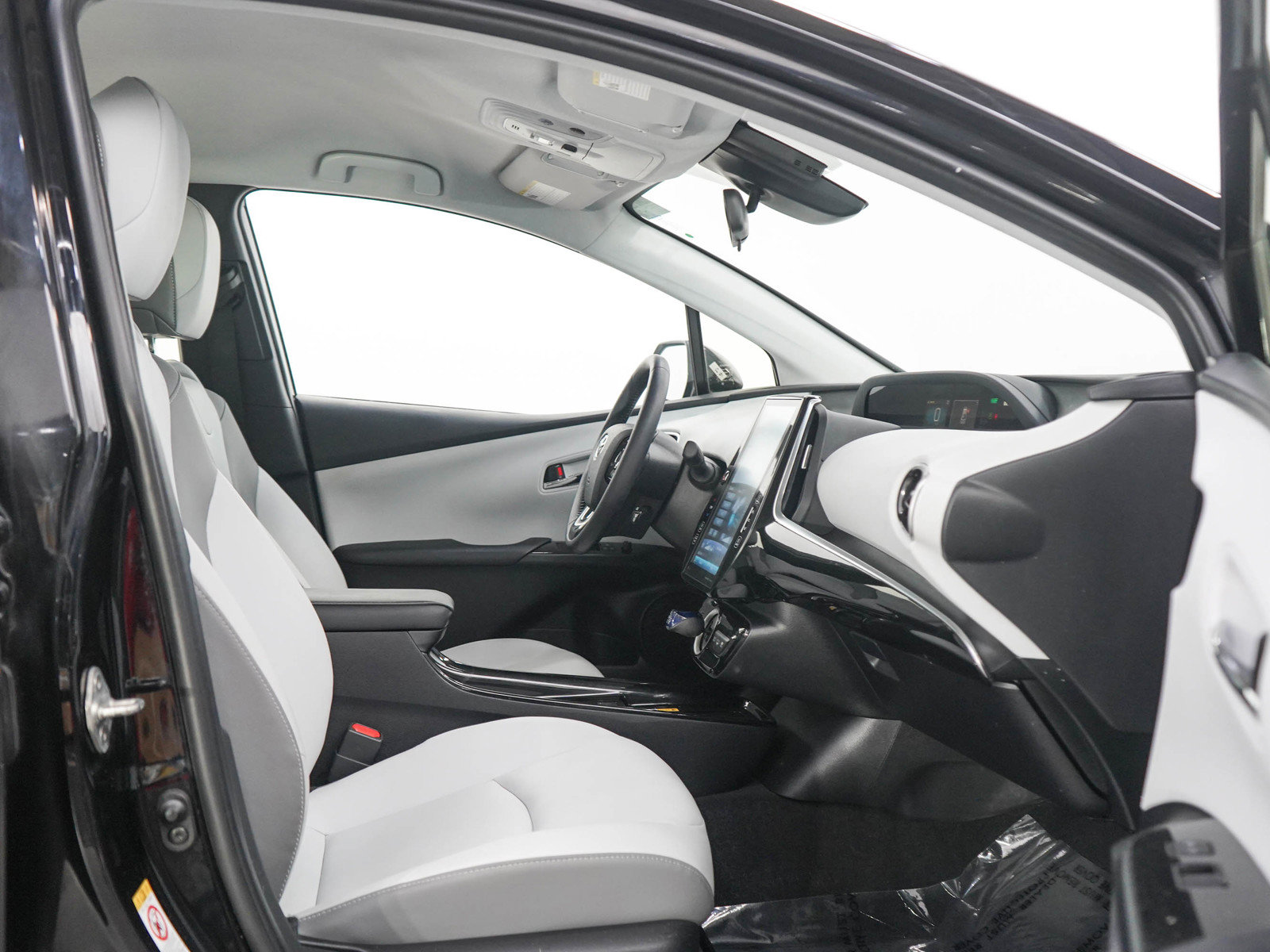 Used 2022 Toyota Prius Prime XLE FWD image 11