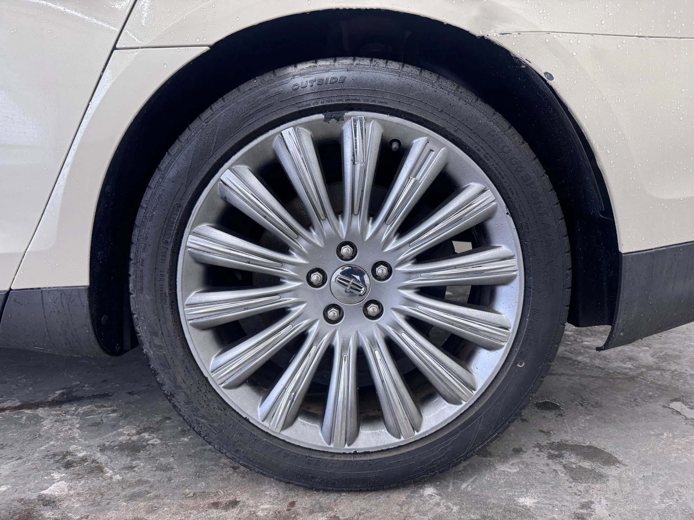 Used 2014 Lincoln MKS w/ Equipment Group 101A FWD image 14