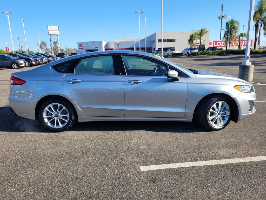 Used 2020 Ford Fusion SE image 3