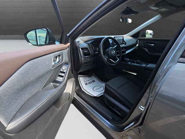 Used 2023 Nissan Rogue SV FWD image 8