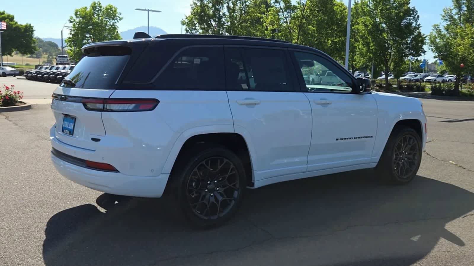 New 2026 Jeep Grand Cherokee Summit AWD/4WD image 8