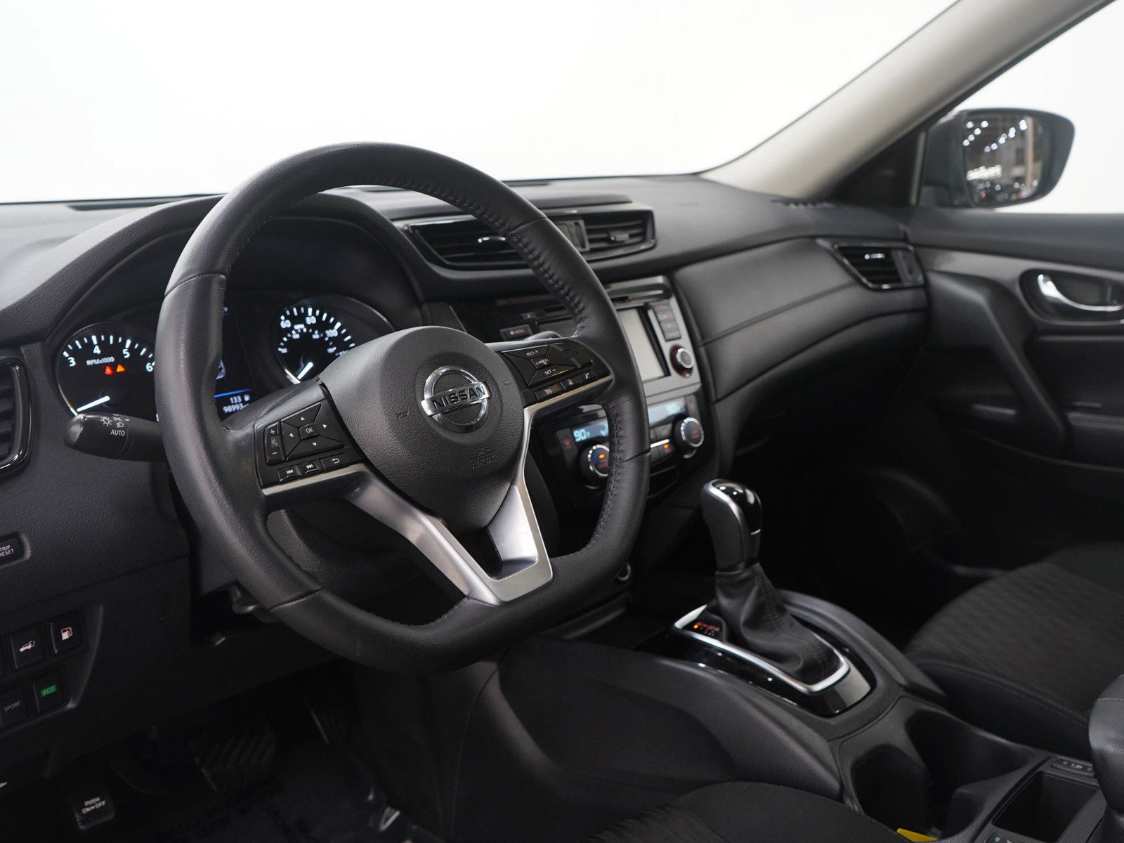 Used 2020 Nissan Rogue SV image 24