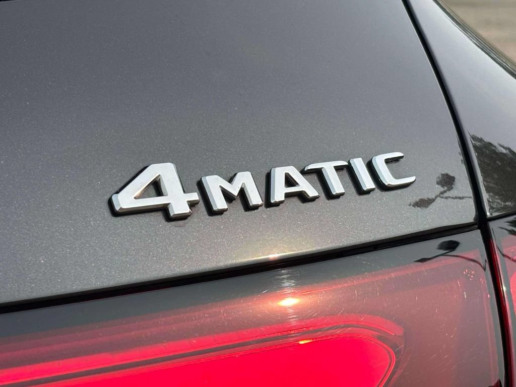 Used 2025 Mercedes-Benz GLC 300 4MATIC image 35