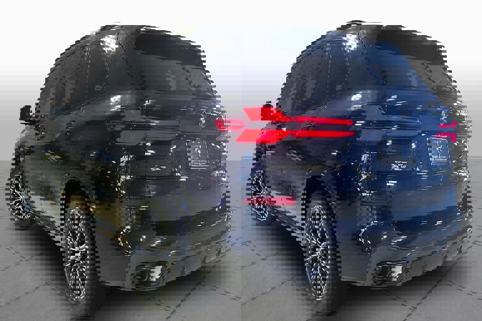 Used 2024 BMW X5 xDrive40i w/ M Sport Package image 11