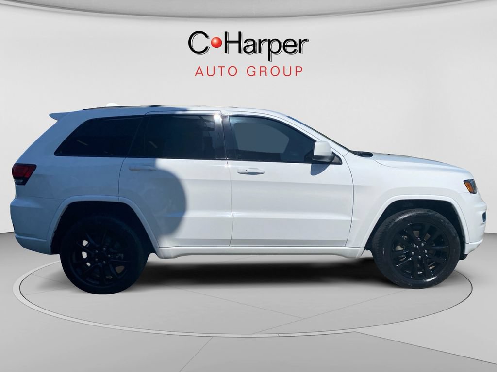 Certified 2022 Jeep Grand Cherokee Laredo X AWD/4WD image 2