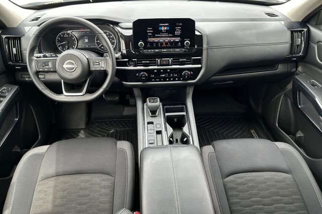 Used 2025 Nissan Pathfinder SV FWD image 12
