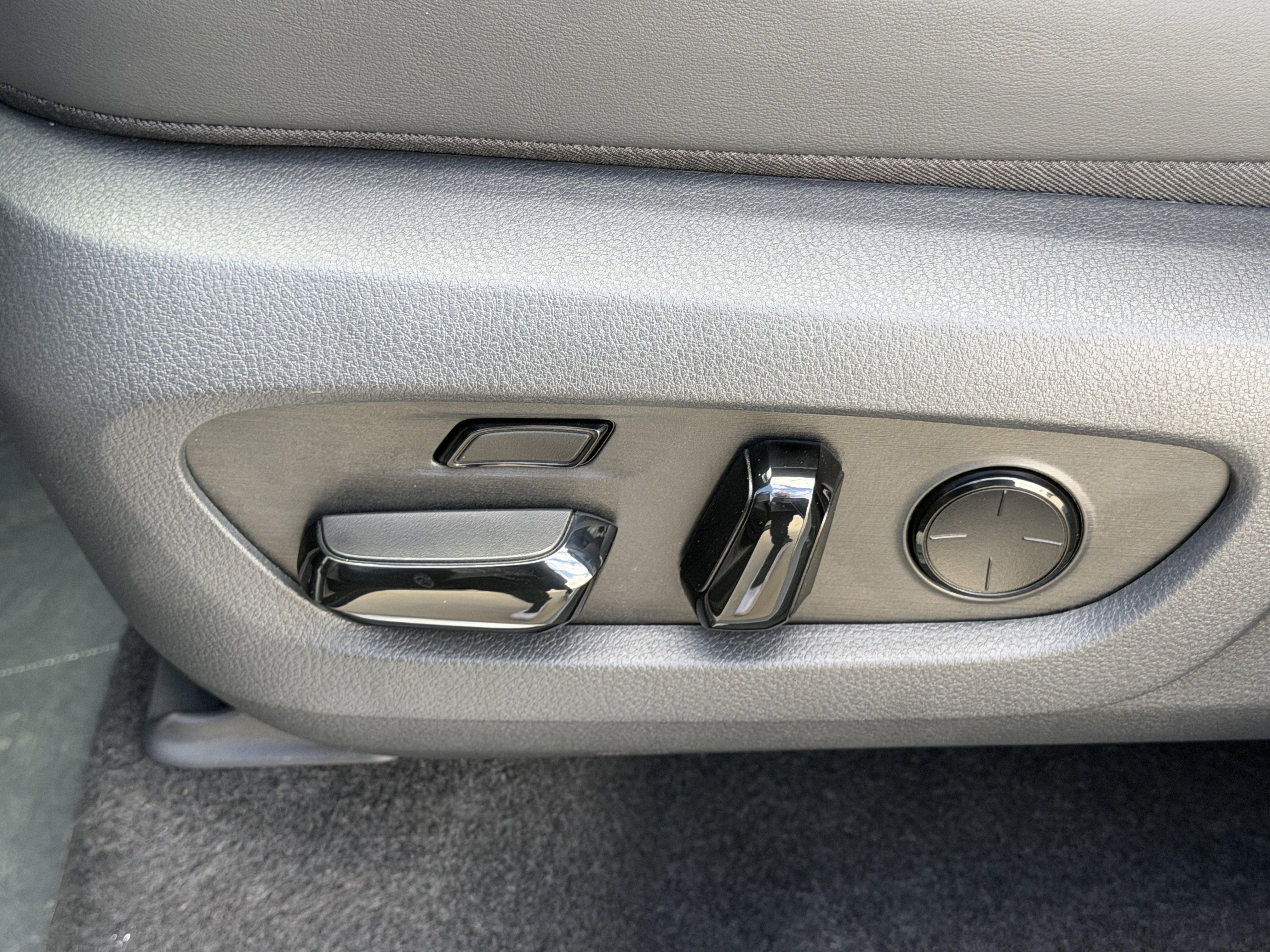 New 2026 Lexus TX 550h AWD Plug-In Hybrid image 17