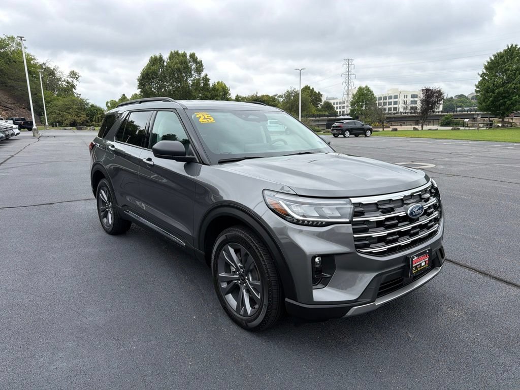 Used 2025 Ford Explorer Active w/ Active Comfort Package AWD/4WD image 1